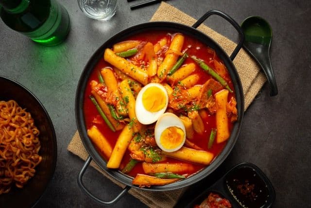 Tteokbokki Recipe (Korean Sweet & Spicy Rice Cakes)
